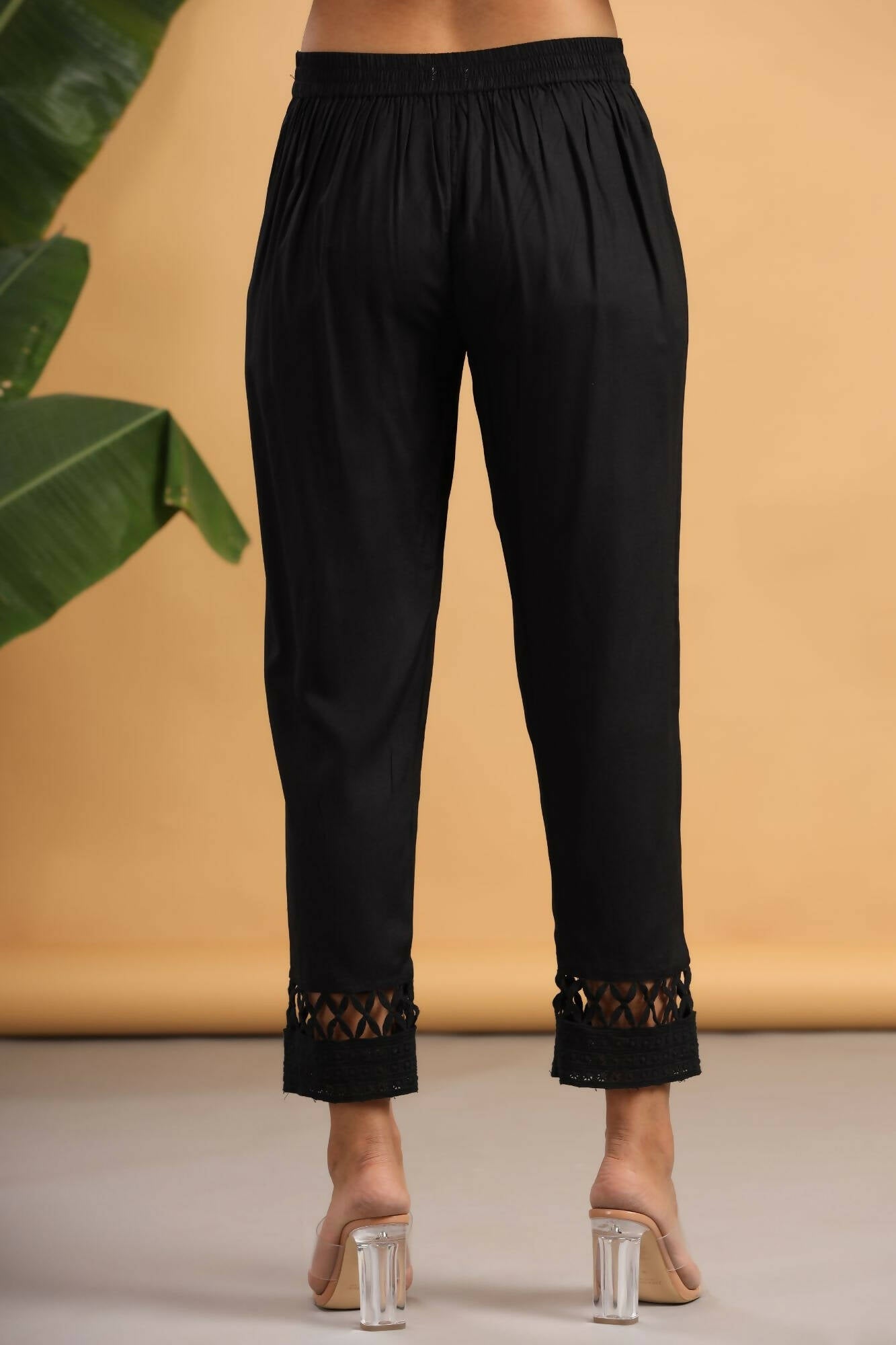 Juniper Women Black Rayon Solid Slim Fit Pant/Slim Pant 