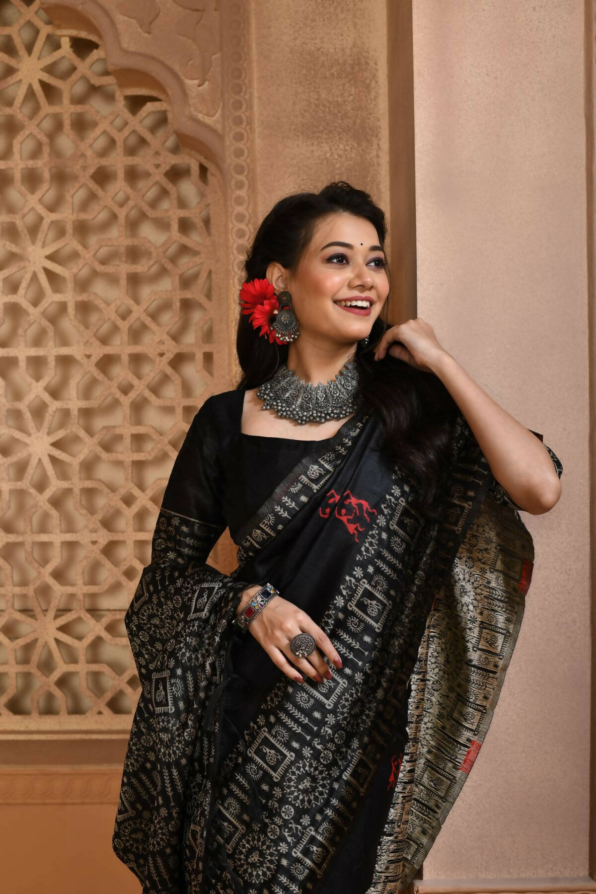 Vishnu Weaves Women's Black Handloom Raw Silk Woven Border Grab2Buy with Unstitched Blouse 