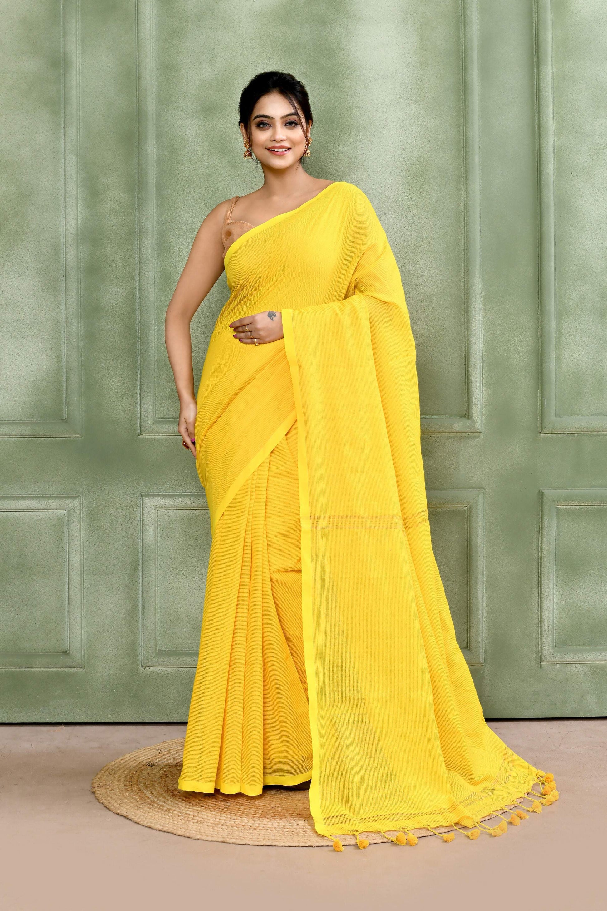 Piyari Fashion Women's Yellow Embellished Cotton Blend Zari Check Handloom Saree