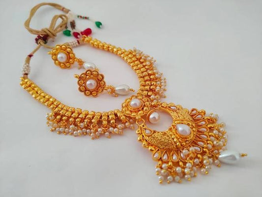 White Kemp Necklace With Earrings