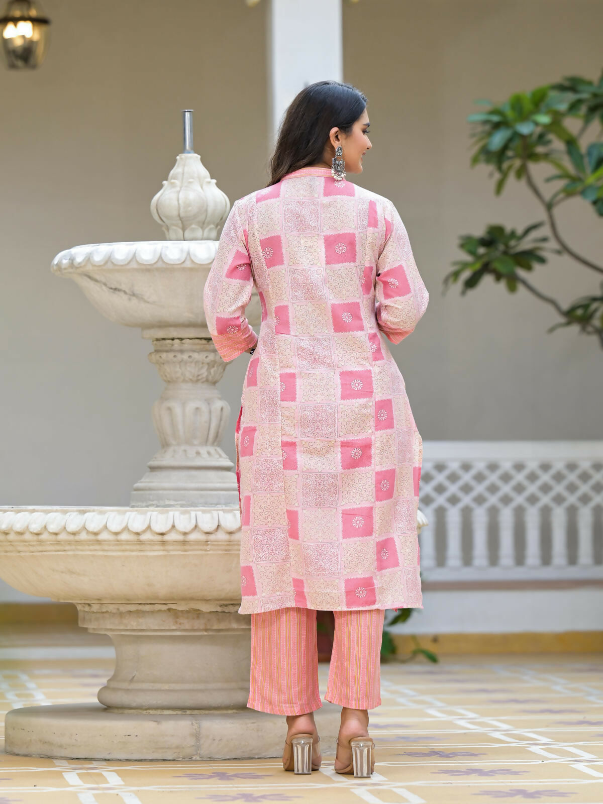 Juniper Women's Pink Floral Printed Cotton Kurta Set With Thread Work