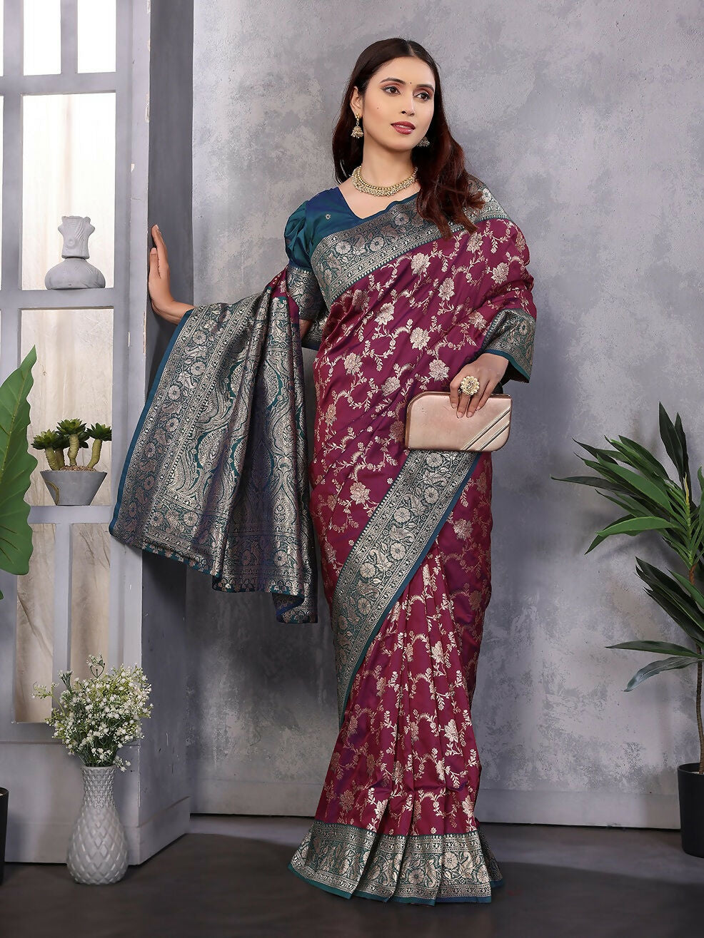 Joban Fashion Banarasi Magenta Woven Soft Silk Saree | Swadesiicart