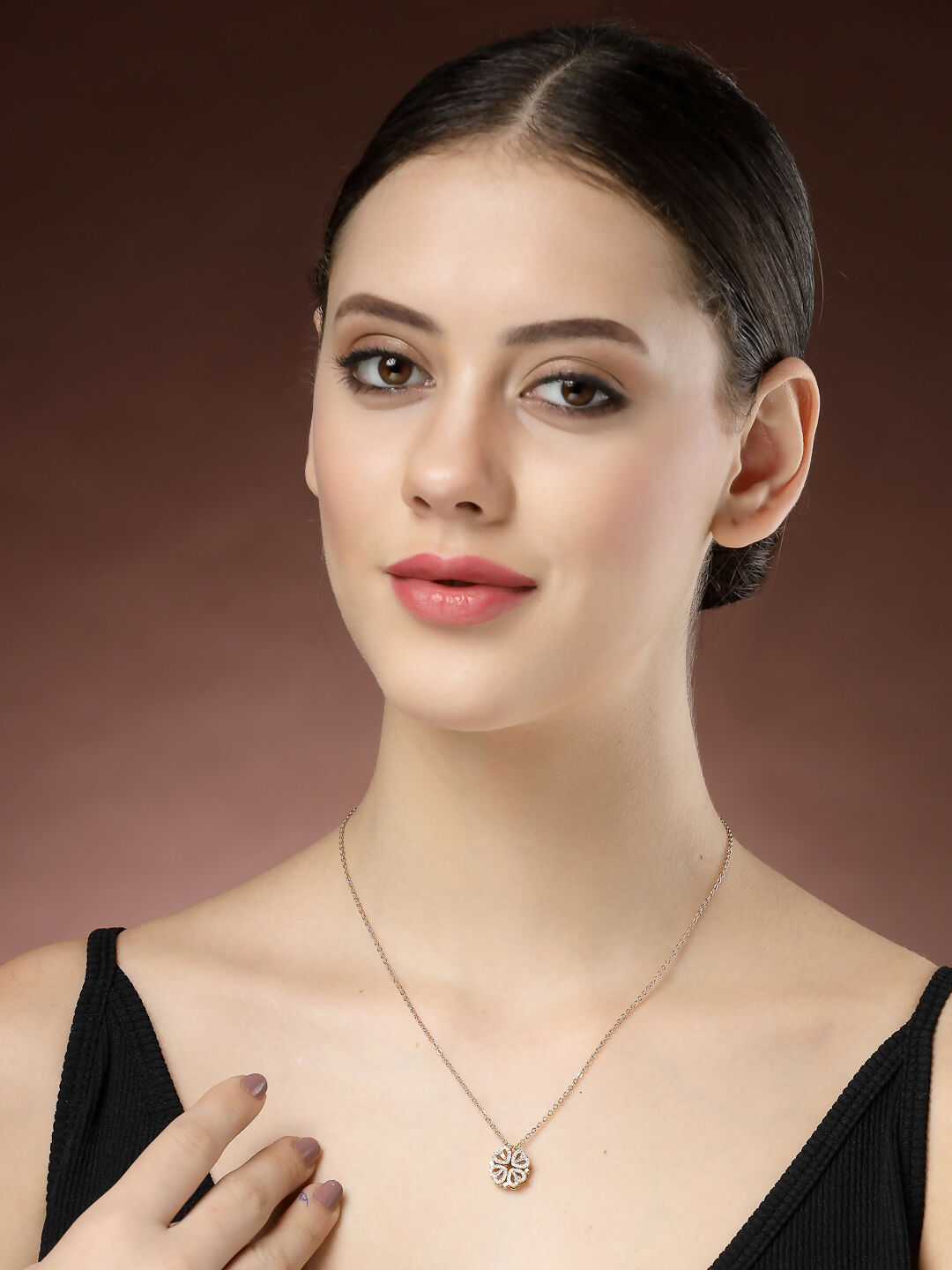 NVR Women's Rose Gold Heart Shape American Diamond Metal Chain 