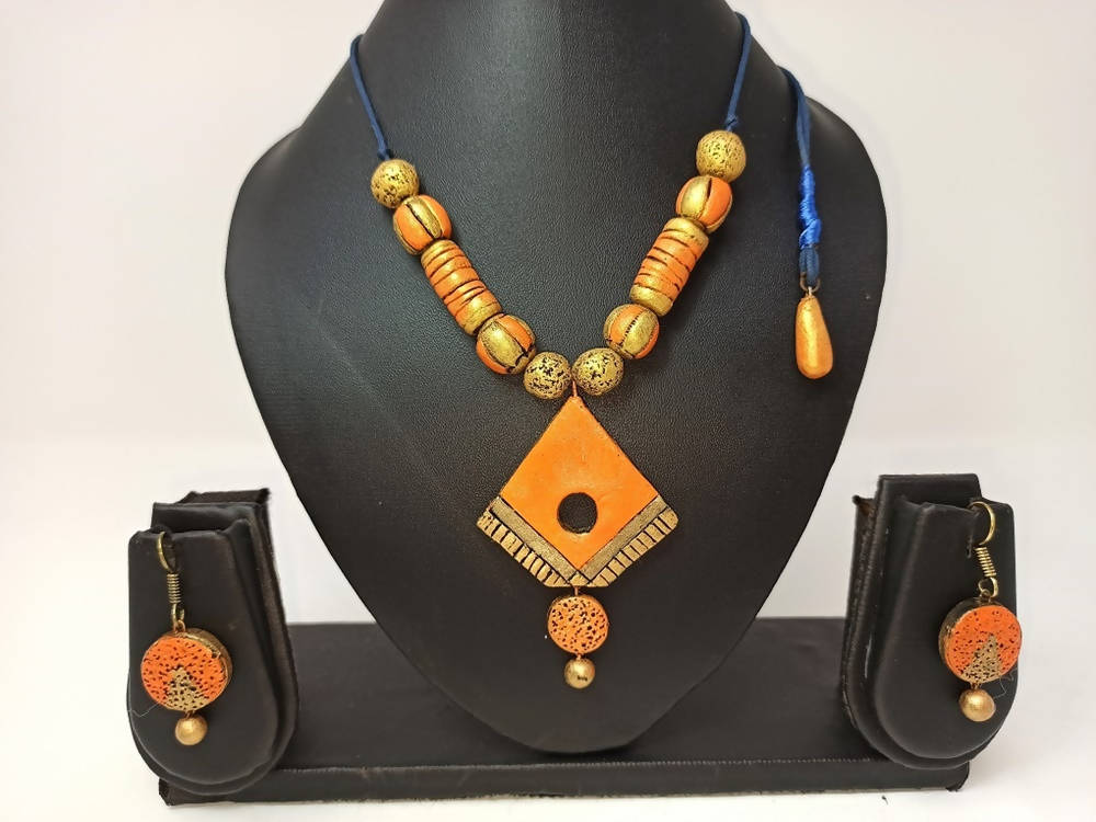 Terracotta Diamond Pendant Mini Necklace Set With Hangings