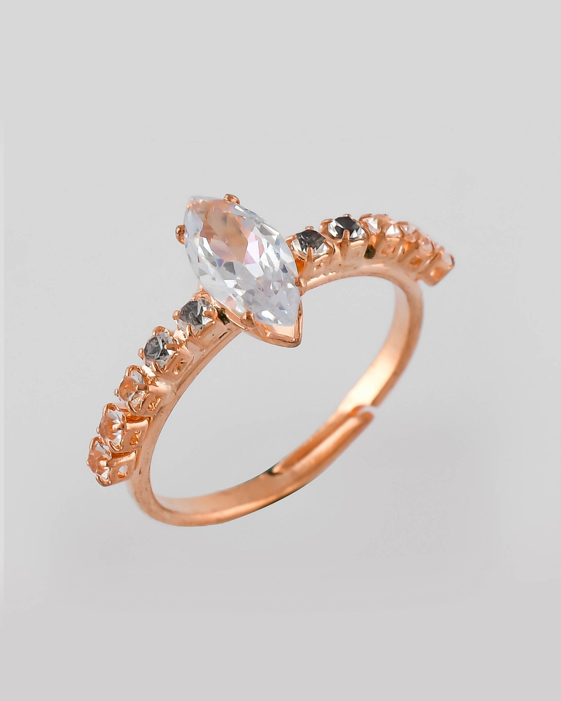 VOJ white CZ-detail Stainless Steel Cubic Zirconia Gold-Polished adjustable finger Ring 