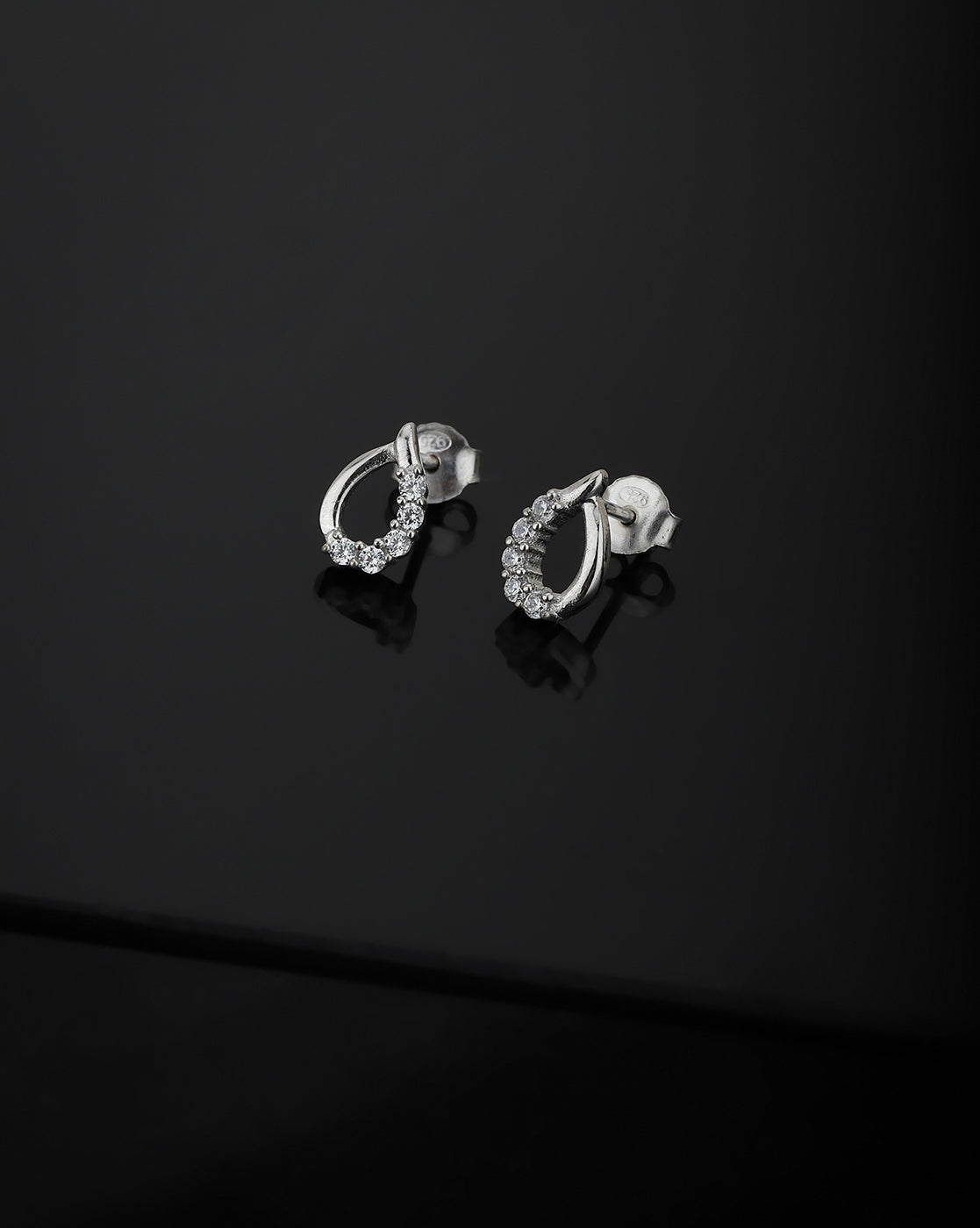 Silver Toned With Pearl & Cz Studded Studs Earring - Wahe Jewels Noz2Toz