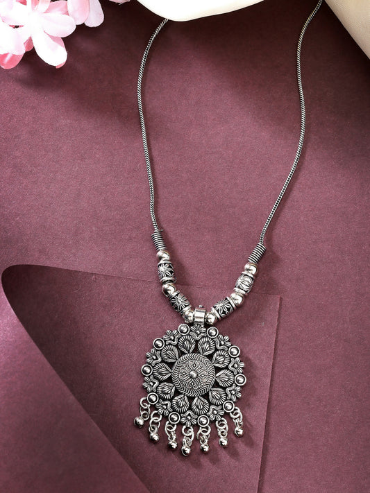 NVR Women's Silver-Toned Floral Shape Pendant with Chain 