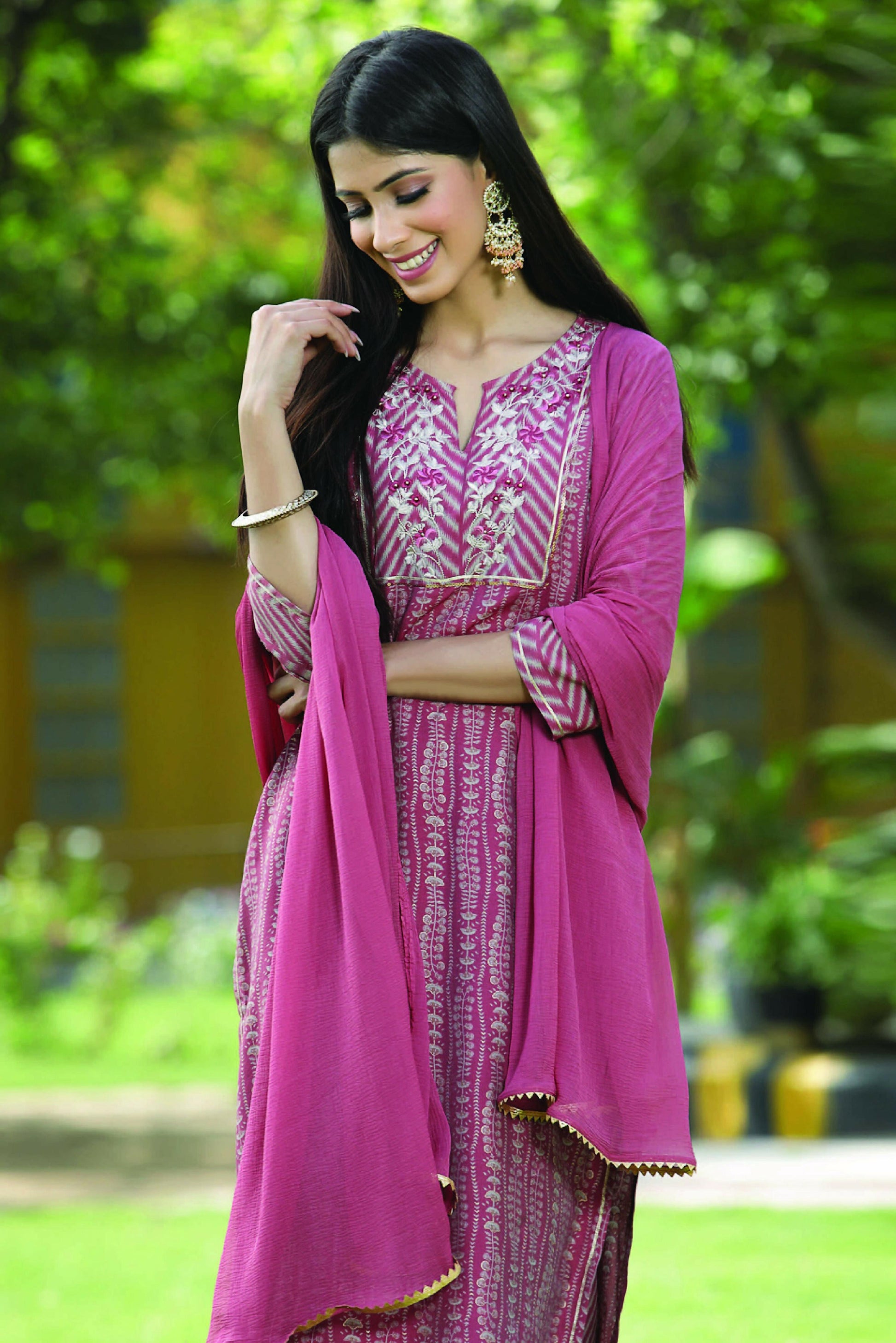 Juniper Onion Pink Ethnic Motif Printed Muslin with Zari Embroidery Kurta Pants & Chiffon Dupatta Set.