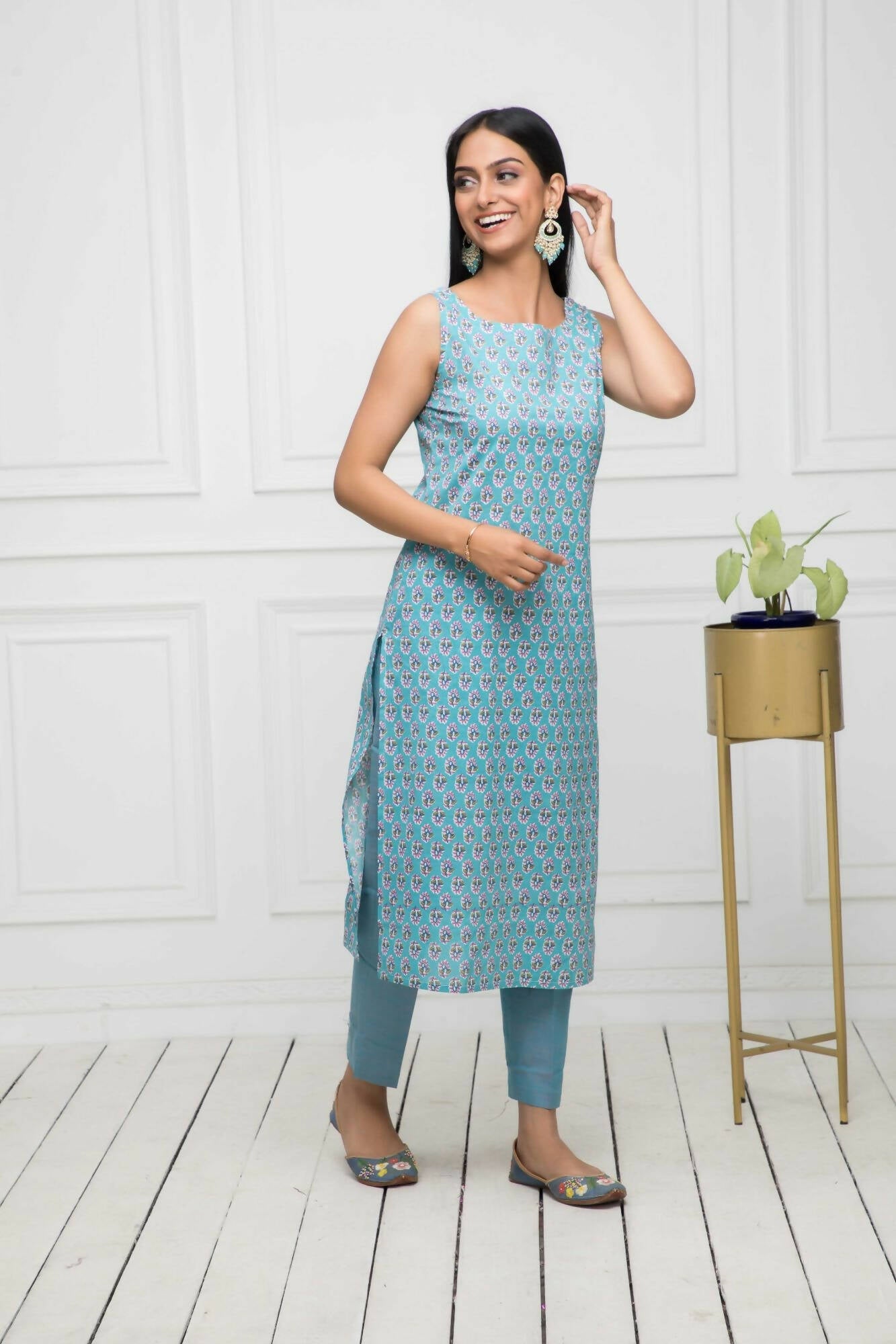Myshka Women Blue Solid Cotton Straight Round Neck Kurtas