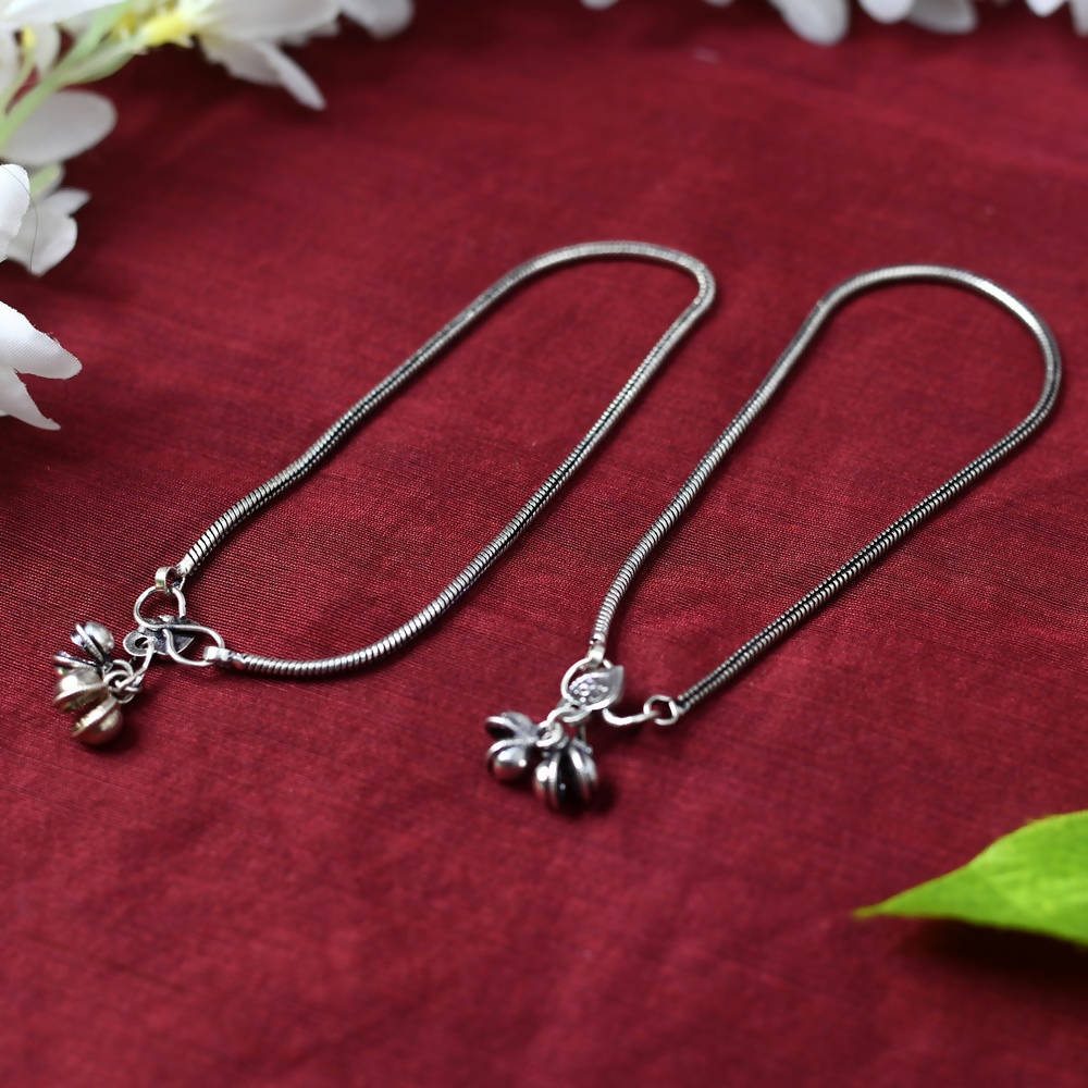 Mominos Fashion Kamal Johar Oxidised Silver Simple Anklets