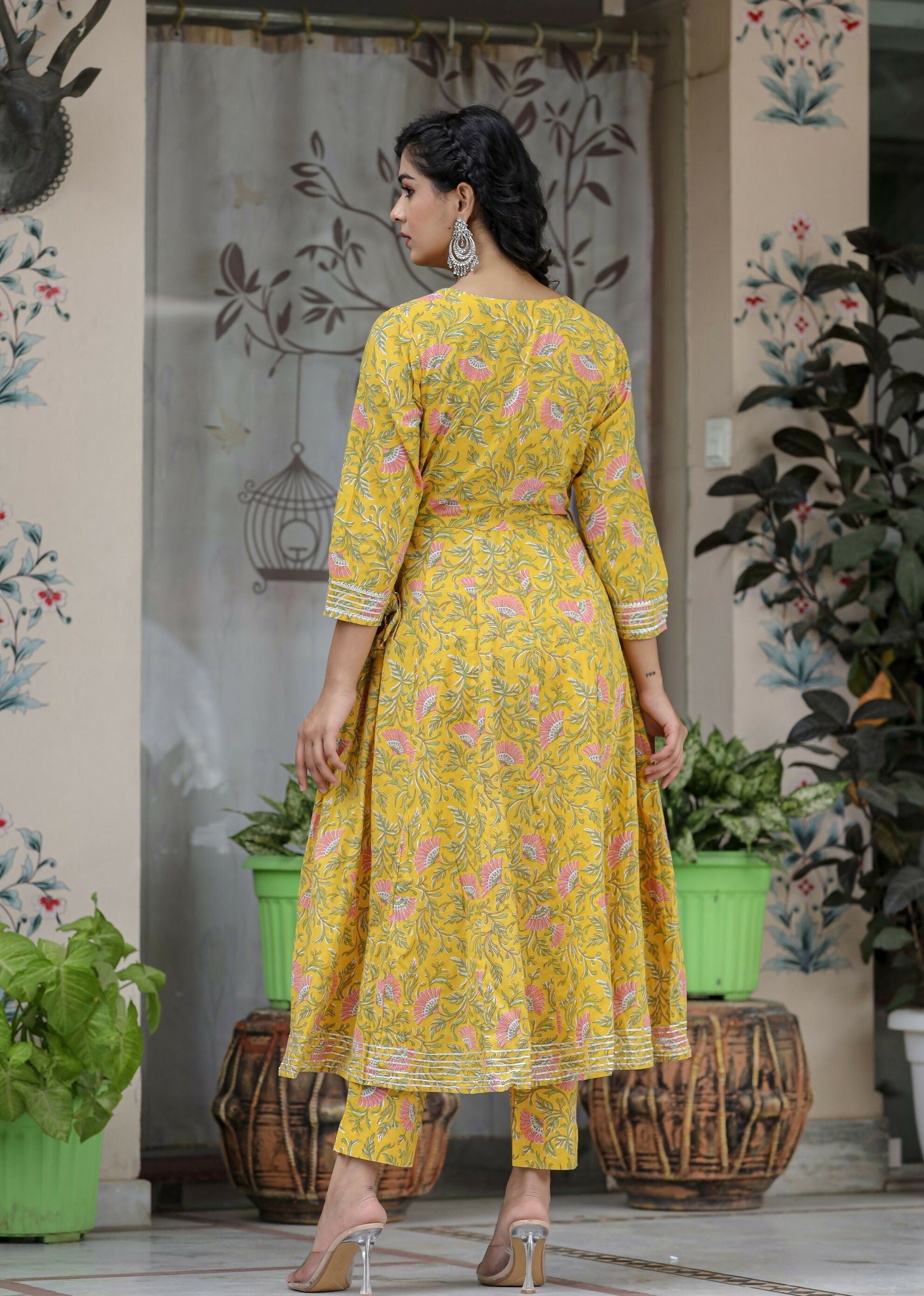 Kaajh Women's Yellow Floral Print Cotton Kurta Pant Set