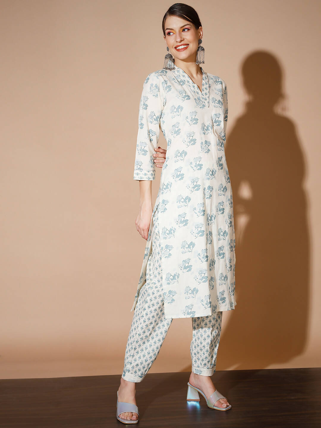 Myshka Women Multi Floral Kurta & Trousers