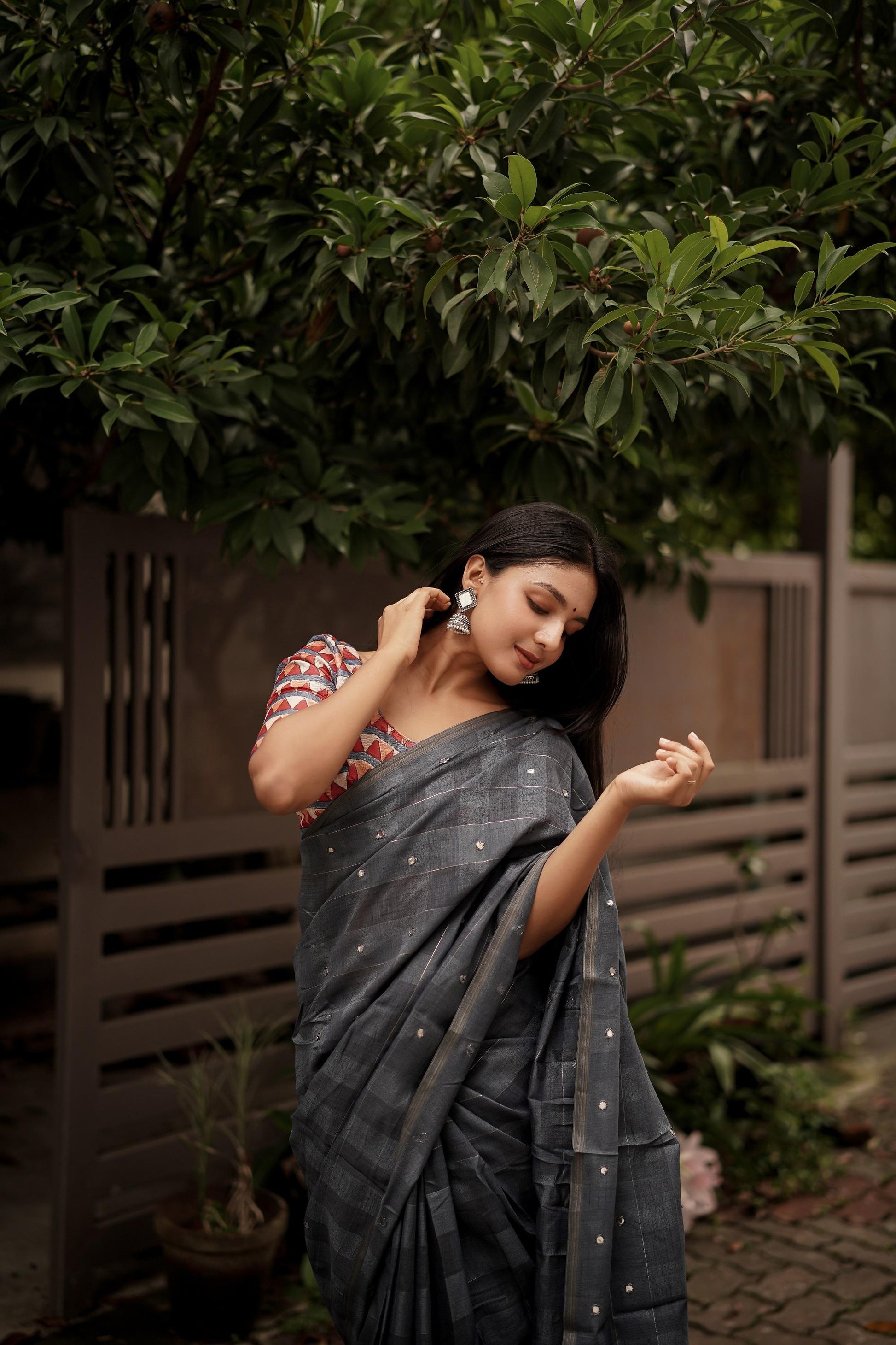 Grey Pure Linen Ethnic Motifs Saree with Unstitched Blouse - Hiral Fashion