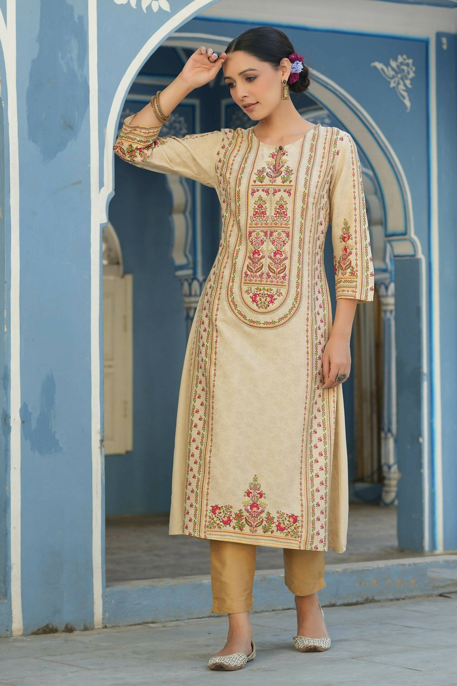 Juniper Women's Cream Rayon Staple Placement Printed A-Line Kurta