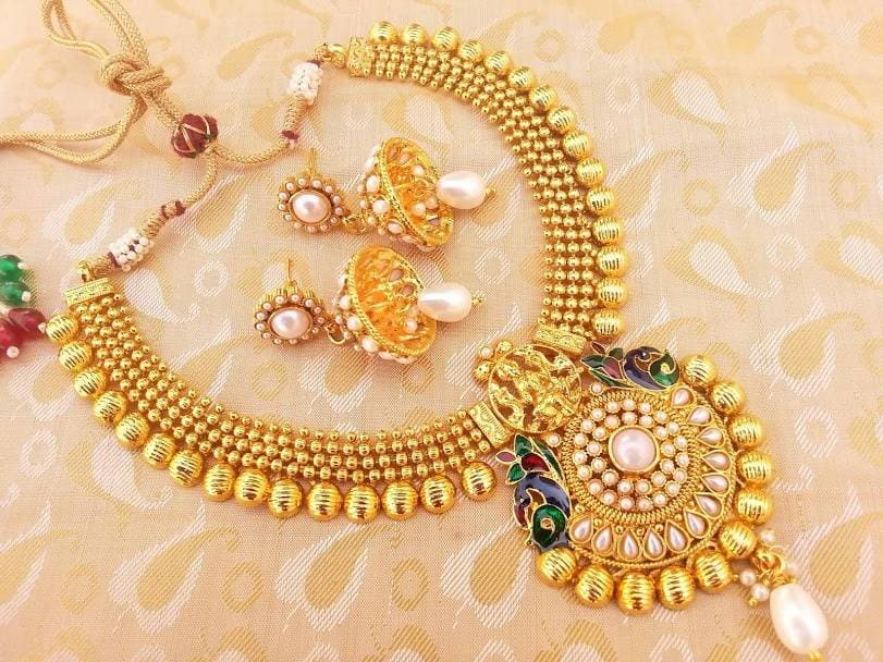 White Kemp Temple Jewelry Set