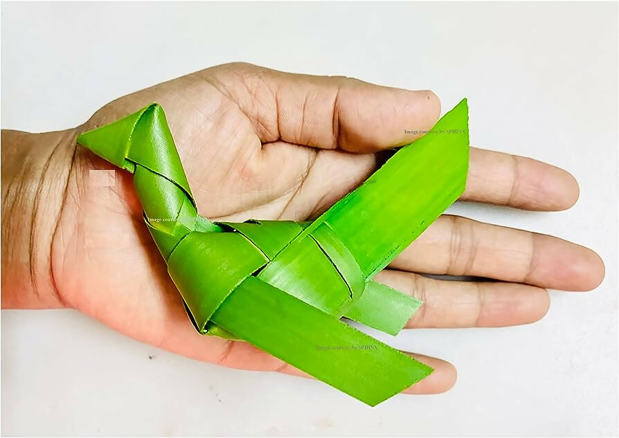 Shuddh Natural Hand Made Palm Leaf Double Parrot Wreath 