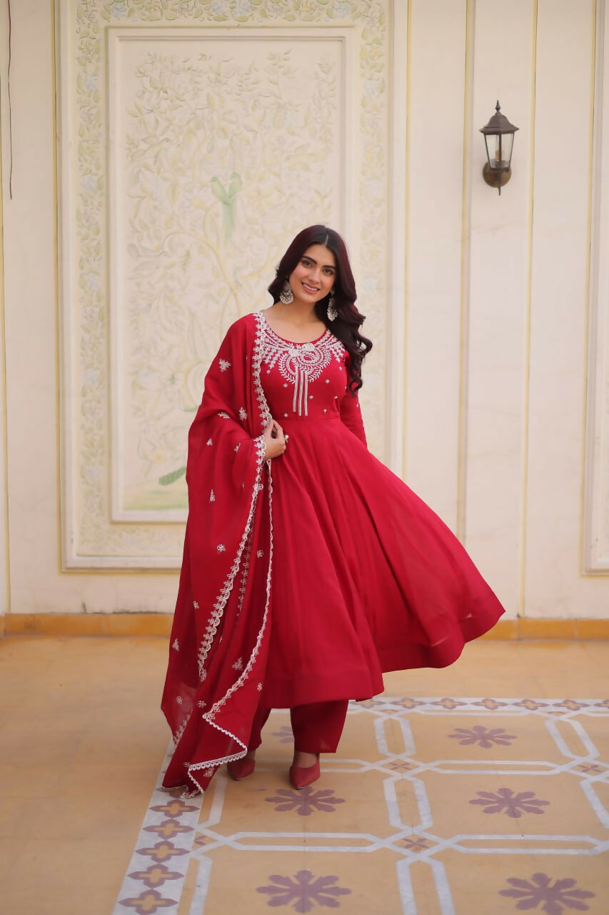 Teeya Creation Womens New Mul Chanderi With Beads Embroidery-Work Kurta Set