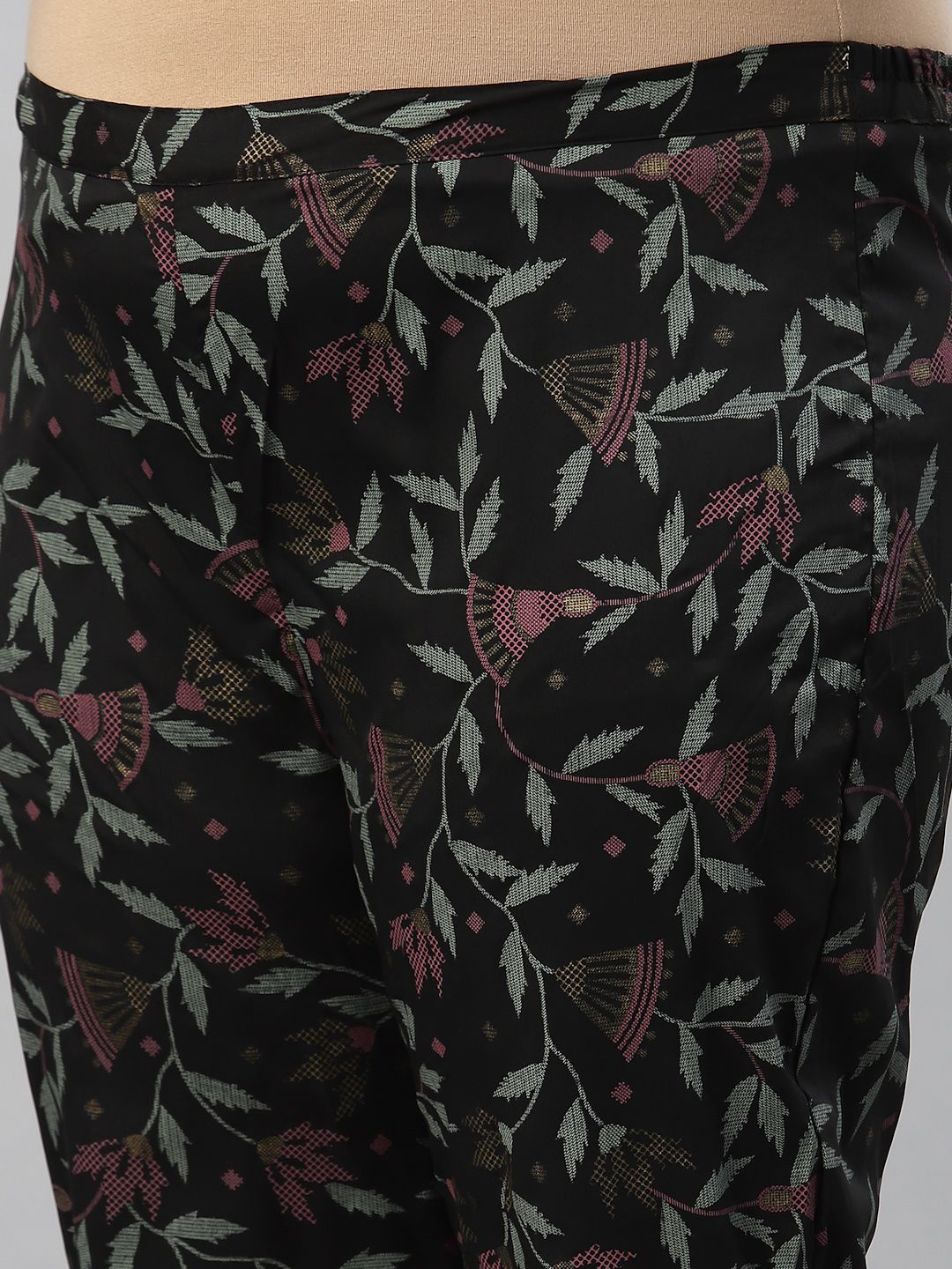 Sztori Plus Size Floral Foil Printed Mandarin Collar A-Line Kurta With Trouser