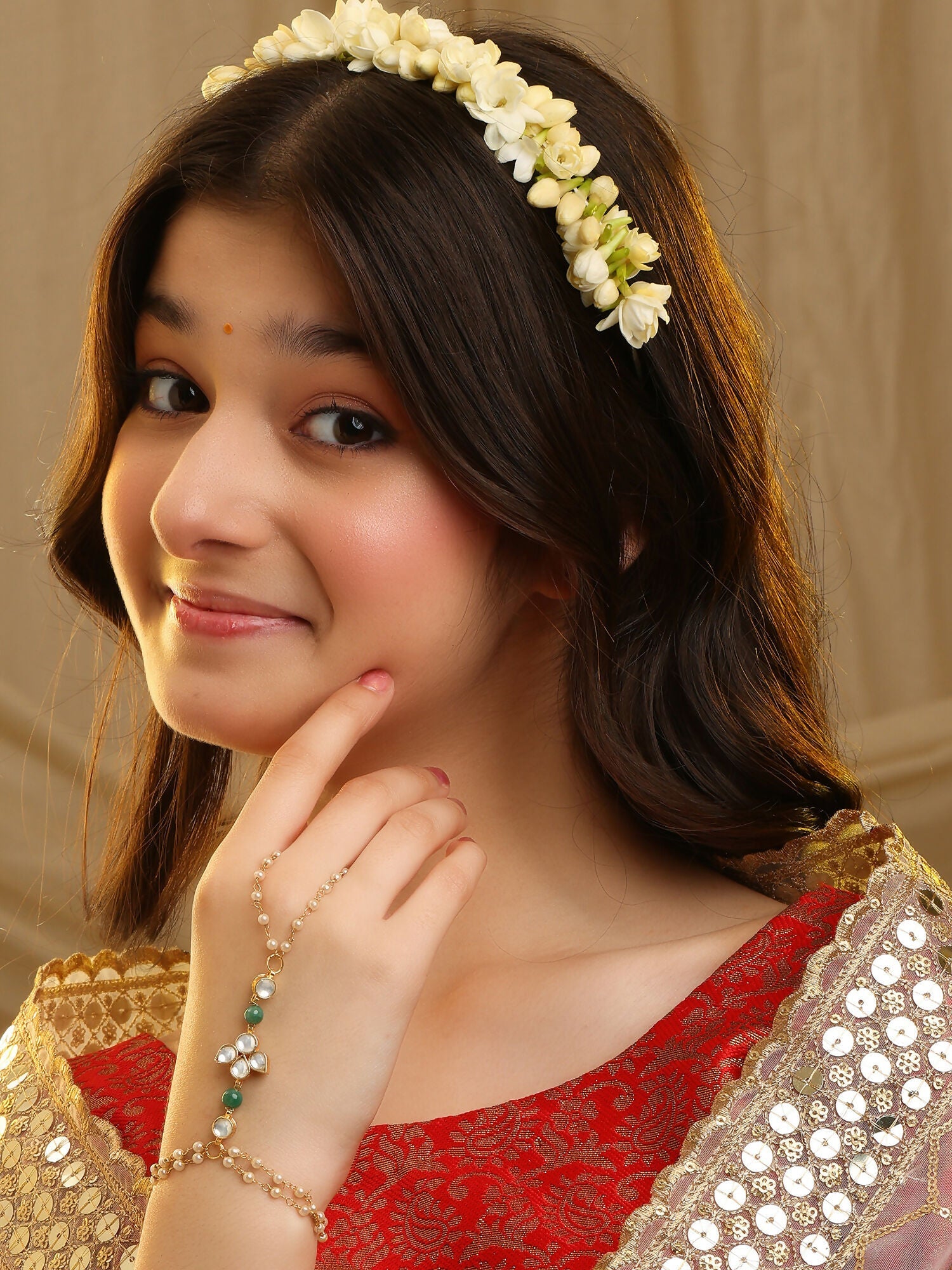 Ruby Raang Noor Haath Phool